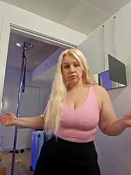 Snapshot of NikiFm chatting on November 28, 2025, 1:33 pm NikiFm online show from November 28, 2025, 1:33 pm