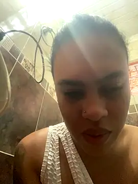 Snapshot of AlondraDiossa03 chatting on December 19, 2025, 7:16 pm AlondraDiossa03 online show from December 19, 2025, 7:16 pm