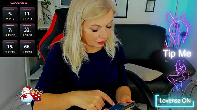 Abby Moore  online show from March 4, 2025, 1:49 pm