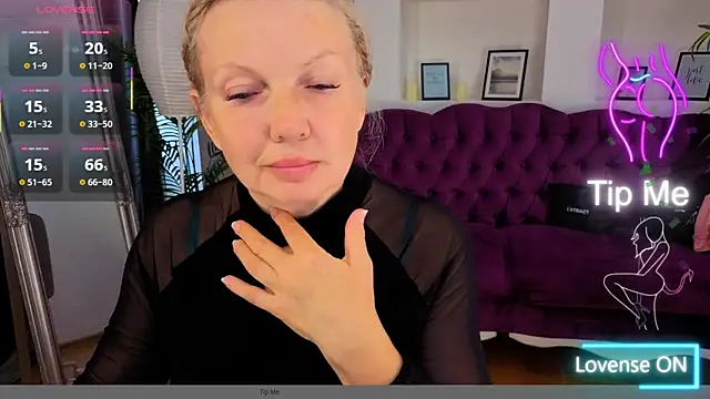 Abby Moore  online show from June 4, 2026, 12:32 pm