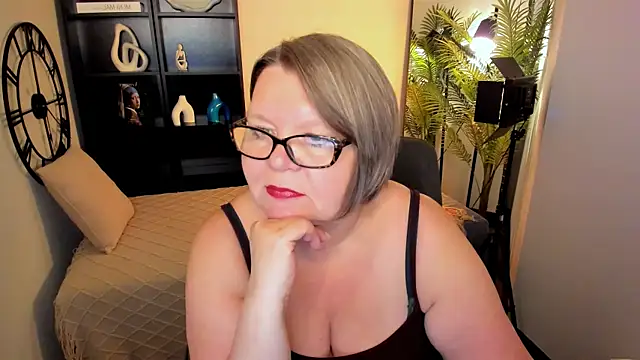 Snapshot of Shannonshine chatting on June 18, 2026, 1:38 pm Shannonshine online show from June 18, 2026, 1:38 pm