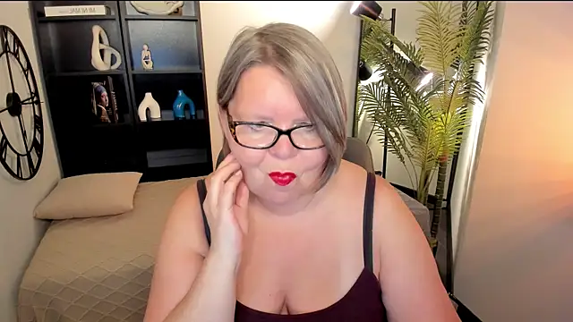 Snapshot of Shannonshine chatting on July 16, 2026, 2:03 pm Shannonshine online show from July 16, 2026, 2:03 pm