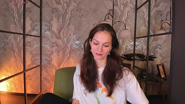 Snapshot of MirandaGlow chatting on March 18, 2025, 5:45 am MirandaGlow online show from March 18, 2025, 5:45 am