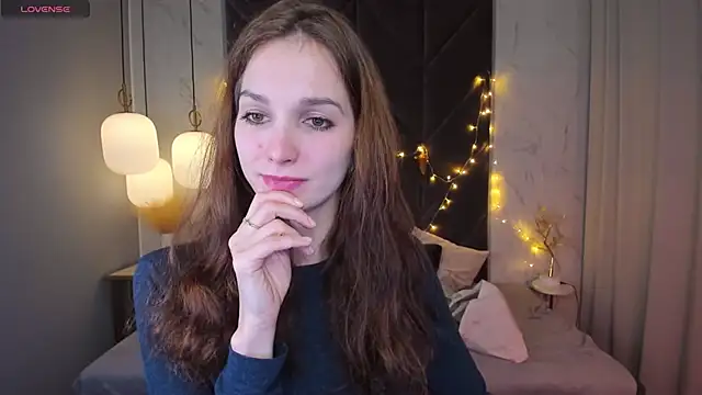 Snapshot of MirandaGlow chatting on January 5, 2025, 5:41 am MirandaGlow online show from January 5, 2025, 5:41 am