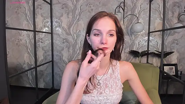 Snapshot of MirandaGlow chatting on February 6, 2025, 11:53 am MirandaGlow online show from February 6, 2025, 11:53 am