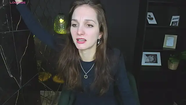 Snapshot of MirandaGlow chatting on January 27, 2025, 5:47 am MirandaGlow online show from January 27, 2025, 5:47 am