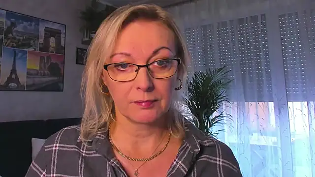 Snapshot of vanessa_chat chatting on November 3, 2025, 2:20 pm vanessa chat online show from November 3, 2025, 2:20 pm