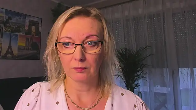 Snapshot of vanessa_chat chatting on November 18, 2025, 2:31 pm vanessa chat online show from November 18, 2025, 2:31 pm