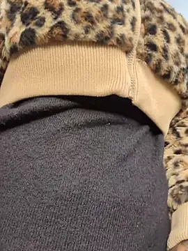 DarkDea online show from December 4, 2025, 1:54 pm