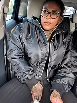 DarkDea online show from November 8, 2025, 1:47 pm