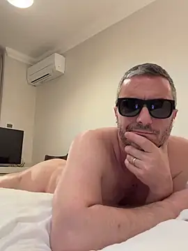 Snapshot of petez135 chatting on November 17, 2025, 2:15 am petez135 online show from November 17, 2025, 2:15 am