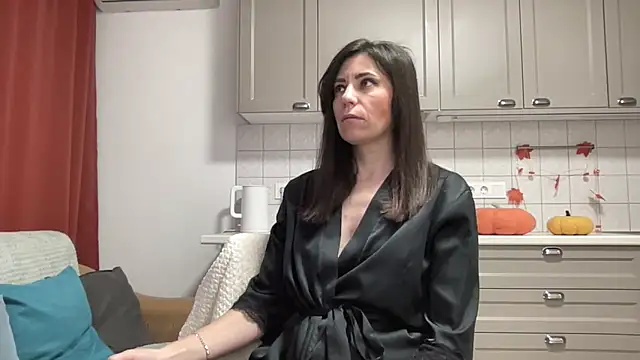 HotyWinter online show from November 4, 2025, 4:05 am