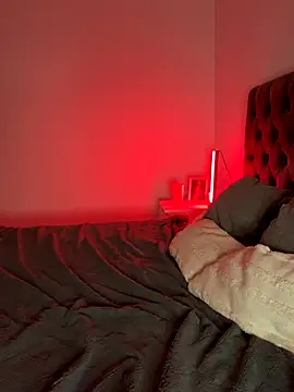 EllaMae online show from November 24, 2025, 7:03 pm