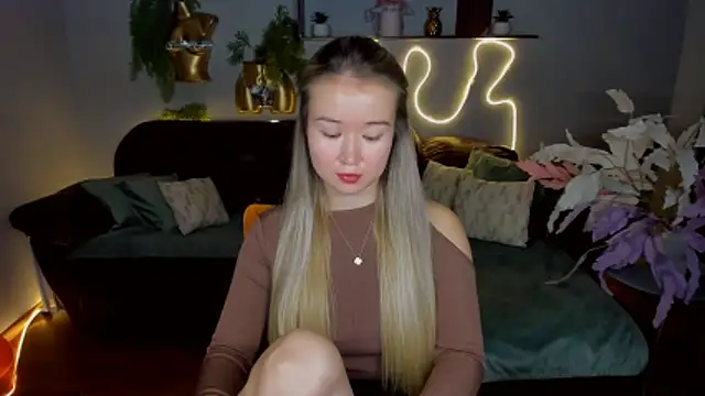 Snapshot of PollyOcean chatting on November 24, 2025, 10:59 am PollyOcean online show from November 24, 2025, 10:59 am