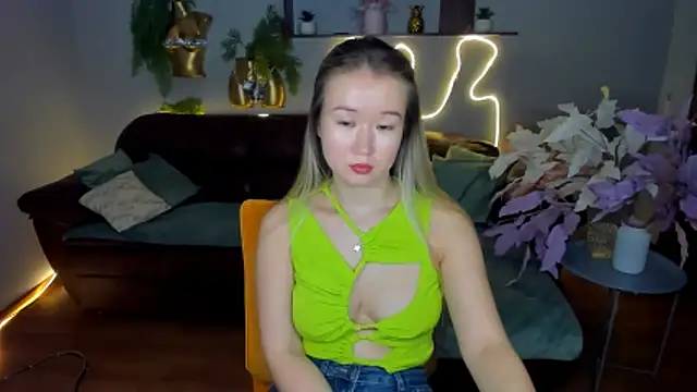 Snapshot of PollyOcean chatting on December 4, 2025, 9:52 am PollyOcean online show from December 4, 2025, 9:52 am