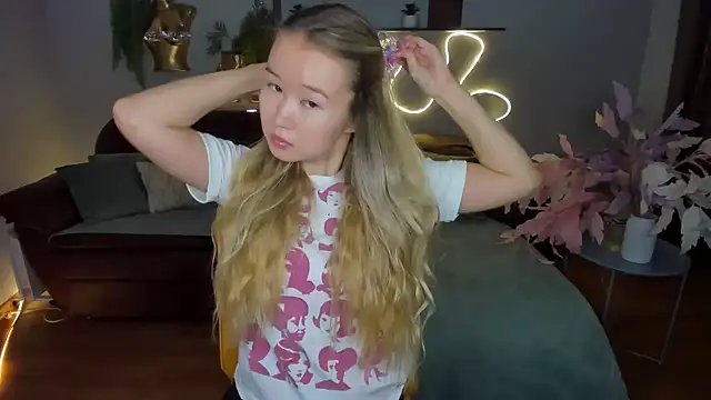 Snapshot of PollyOcean chatting on October 30, 2025, 11:19 am PollyOcean online show from October 30, 2025, 11:19 am