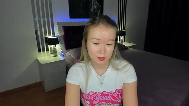 Snapshot of PollyOcean chatting on November 30, 2025, 1:01 pm PollyOcean online show from November 30, 2025, 1:01 pm