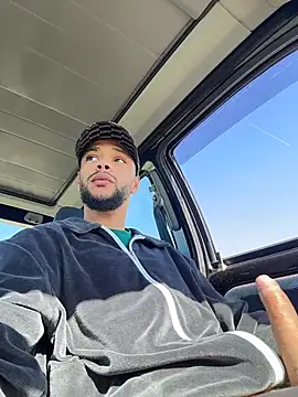 Lionayowe online show from April 7, 2026, 12:29 pm