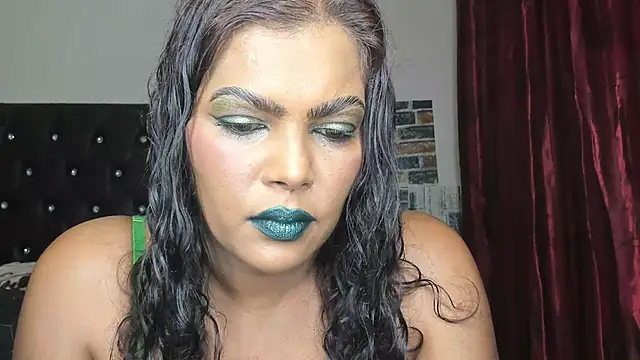 Snapshot of MySweetBitch143 chatting on February 12, 2025, 10:14 am MySweetBitch143 online show from February 12, 2025, 10:14 am