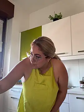 Snapshot of x_elena_x chatting on March 7, 2025, 12:23 pm x elena x online show from March 7, 2025, 12:23 pm