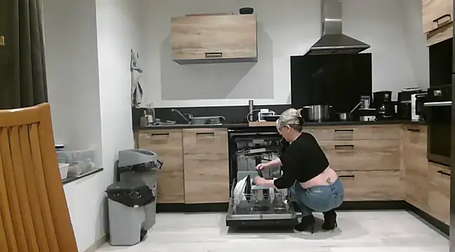 Snapshot of lilie69 chatting on February 13, 2025, 6:05 pm lilie69 online show from February 13, 2025, 6:05 pm