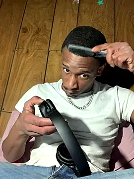 Snapshot of Tristris100 chatting on December 8, 2024, 3:50 am Tristris100 online show from December 8, 2024, 3:50 am