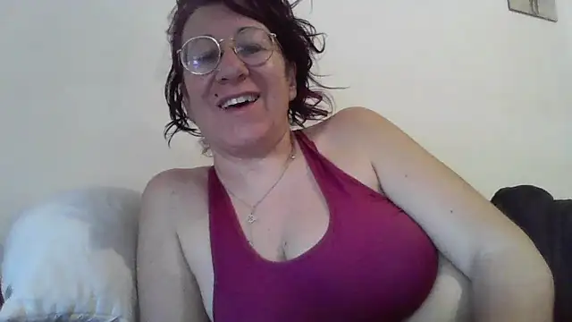 Snapshot of milkarock chatting on May 3, 2026, 10:20 am milkarock online show from May 3, 2026, 10:20 am