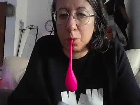 Snapshot of milkarock chatting on January 28, 2025, 8:57 am milkarock online show from January 28, 2025, 8:57 am