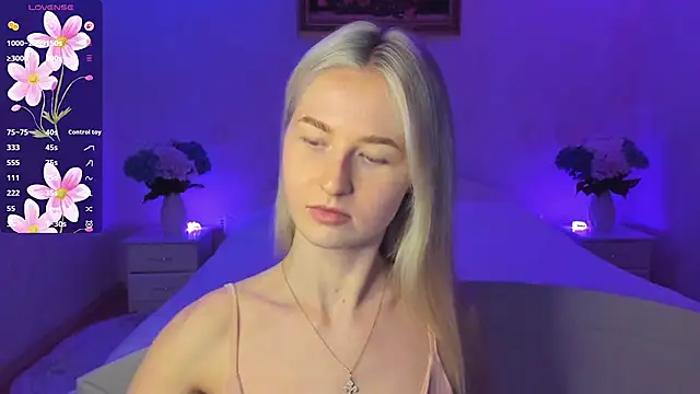 AnnaCarrera online show from December 22, 2025, 8:20 pm