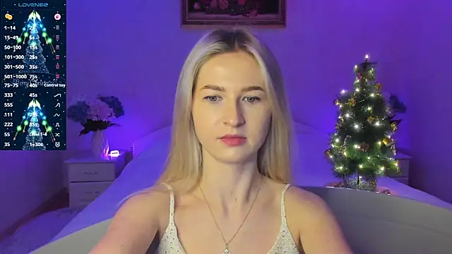 Snapshot of AnnaCarrera chatting on December 17, 2025, 8:58 pm AnnaCarrera online show from December 17, 2025, 8:58 pm