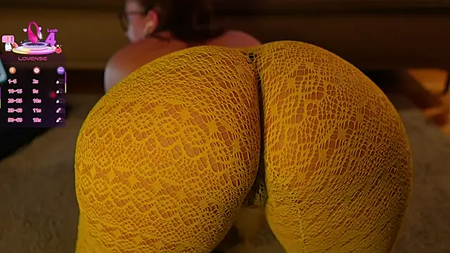 Snapshot of pawg_queen chatting on October 25, 2025, 10:43 pm pawg queen online show from October 25, 2025, 10:43 pm