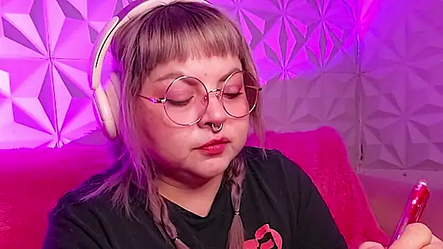 Snapshot of Satyn_doll chatting on November 8, 2025, 10:35 pm Satyn doll online show from November 8, 2025, 10:35 pm