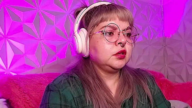 Snapshot of Satyn_doll chatting on November 21, 2025, 12:09 am Satyn doll online show from November 21, 2025, 12:09 am