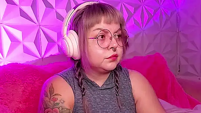 Snapshot of Satyn_doll chatting on November 9, 2025, 10:14 pm Satyn doll online show from November 9, 2025, 10:14 pm