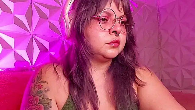 Snapshot of Satyn_doll chatting on October 24, 2025, 12:42 am Satyn doll online show from October 24, 2025, 12:42 am