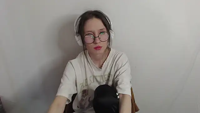  Hanna Moon  online show from April 10, 2026, 7:48 am