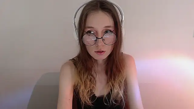  Hanna Moon  online show from May 13, 2026, 11:17 am
