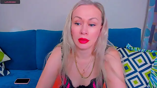 EllenMoore online show from September 10, 2025, 3:05 am