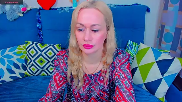 EllenMoore online show from December 25, 2024, 3:50 am