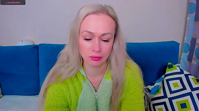 EllenMoore online show from September 30, 2025, 3:01 am