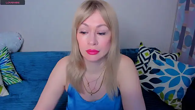 EllenMoore online show from April 15, 2026, 3:12 am