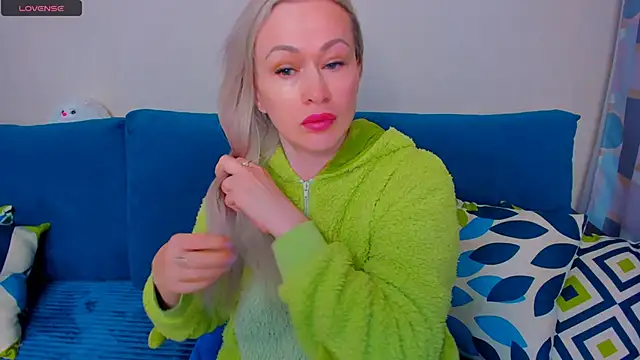 EllenMoore online show from October 5, 2025, 3:30 am