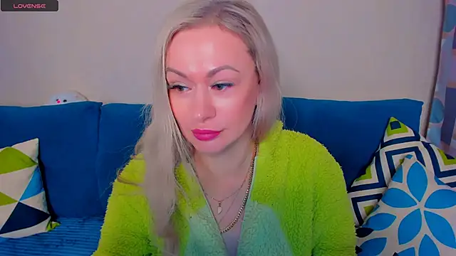 EllenMoore online show from October 15, 2025, 3:05 am