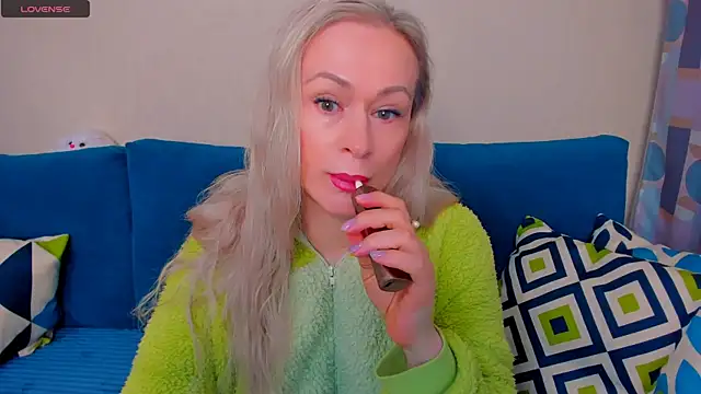 EllenMoore online show from October 9, 2025, 3:07 am