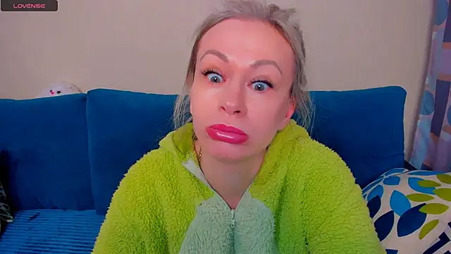 EllenMoore online show from October 10, 2025, 3:07 am