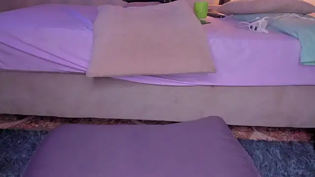 Snapshot of Secret_chells chatting on March 14, 2025, 12:10 am Secret chells online show from March 14, 2025, 12:10 am