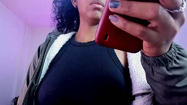 Ellie Alves online show from November 20, 2025, 1:34 pm