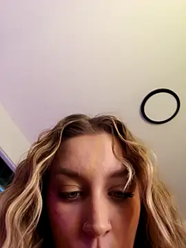 Snapshot of LilyOrion chatting on November 6, 2025, 8:02 pm LilyOrion online show from November 6, 2025, 8:02 pm