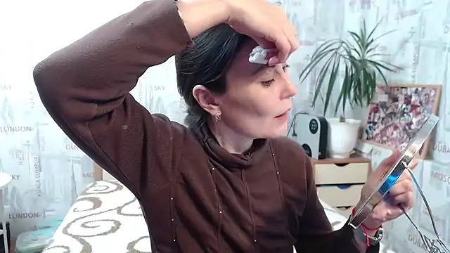 Snapshot of GinaQSoul chatting on October 4, 2025, 10:28 am GinaQSoul online show from October 4, 2025, 10:28 am