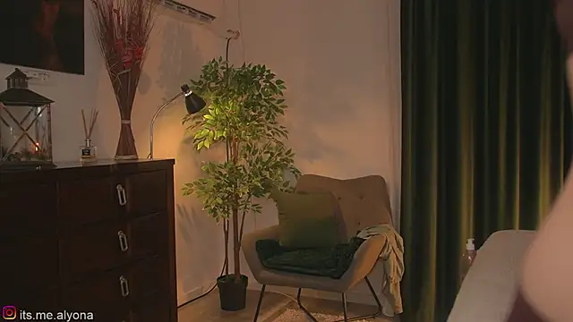 AlyonaX online show from March 27, 2026, 8:21 pm